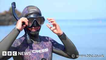 Free diver, 21, wants to 'give back' to the ocean that has helped him