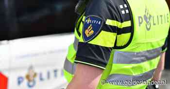 Auto met vijf inzittenden stilgezet bij tankstation langs A30 na melding vuurwapen, man (21) opgepakt