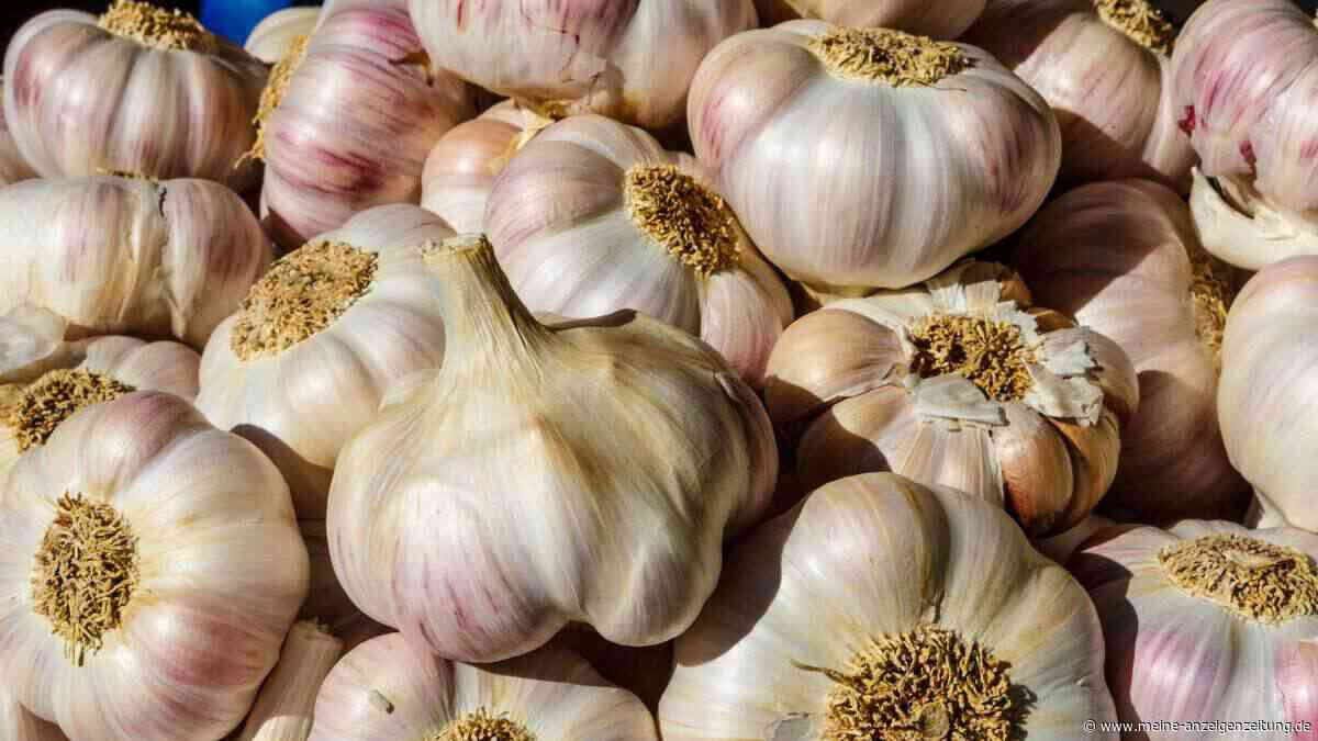 Knoblauch mit dem Messer schneiden? Omas würden Sie auslachen! Dieser alte Trick, verdreifacht den Geschmack