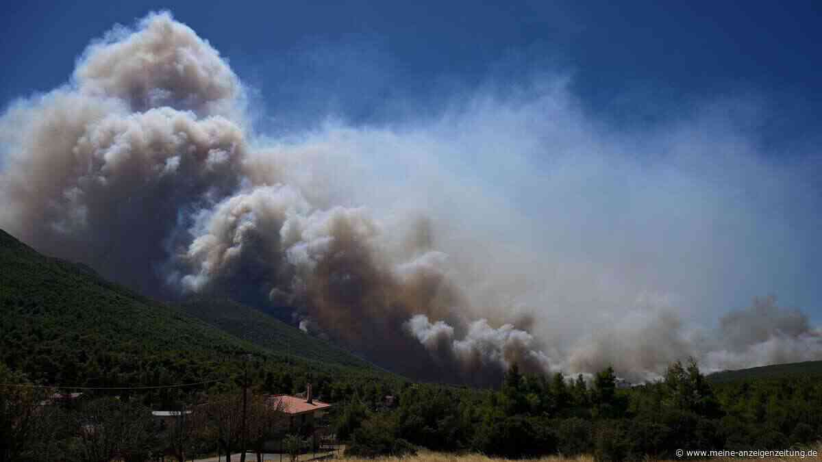 Feuerfront frisst sich durch Griechenland: Ein Dorf nach dem anderen evakuiert, nächste Insel in Flammen