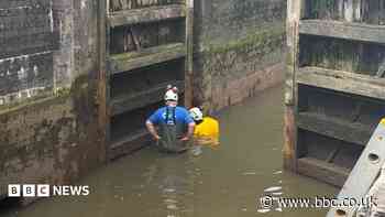 Boaters race against clock as drained canals close