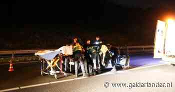 Politie trekt ’s nachts man uit auto die stilstaat óp de A1 bij Radio Kootwijk
