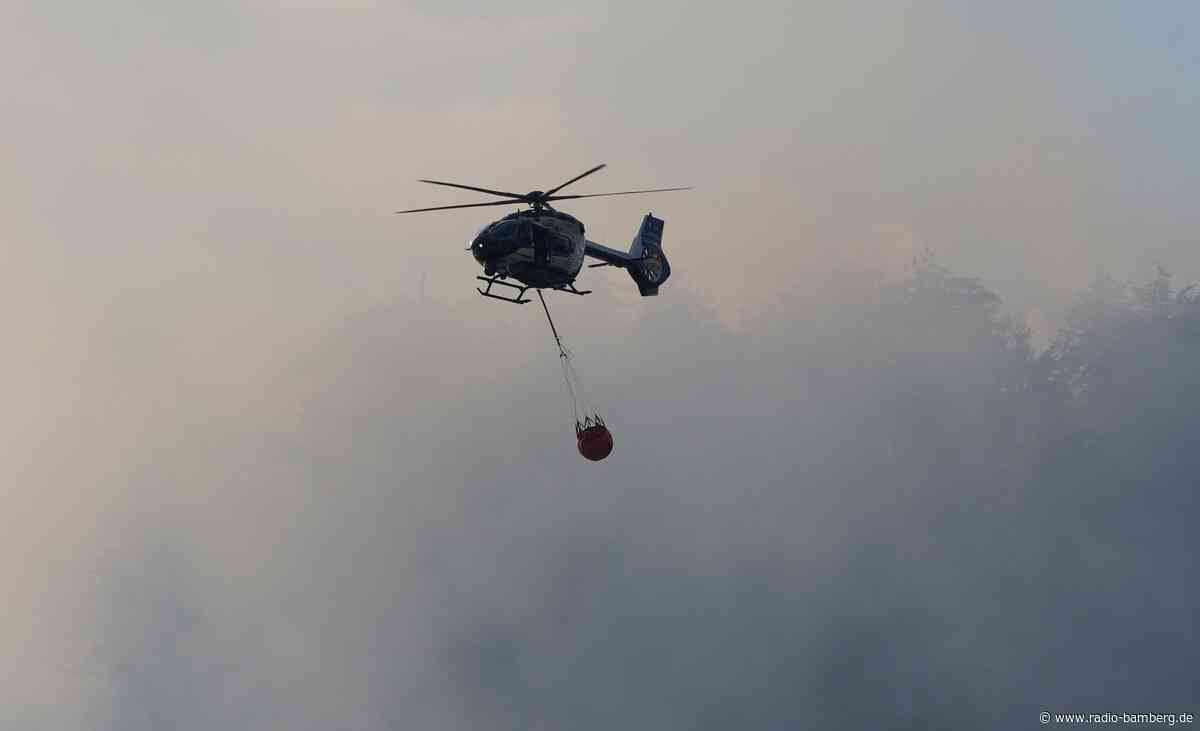 Feuerwehr löscht Glutnester – hohe Waldbrandgefahr in Bayern