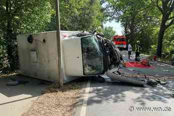 Schwerer Unfall auf der Hiltruper Straße: Pkw prallt gegen Lkw