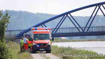 Radfahrer ziehen Person aus Innkanal bei Waldkraiburg und werden zu Lebensrettern