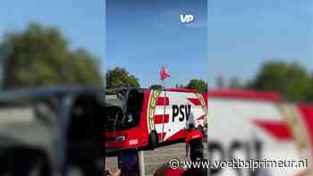 PSV en AZ arriveren bij het Philips Stadion, WK-gangers keren terug bij PSV