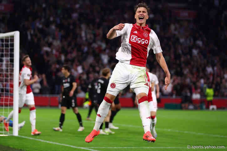 PSG have tabled €40m bid to Ajax for Mika Godts