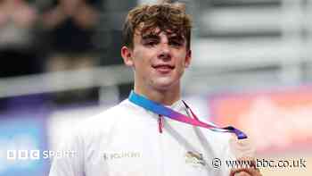 Teenage cyclist Hobbs wins first individual medal