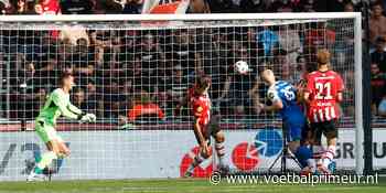 LIVE: Meerdink profiteert van overtal en kopt AZ op voorsprong tegen PSV