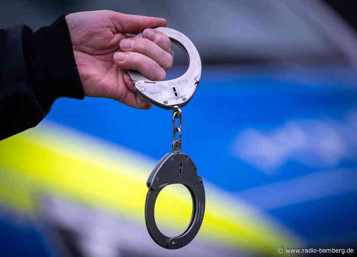 Mann schlägt Polizisten ins Gesicht – zwei Beamte verletzt