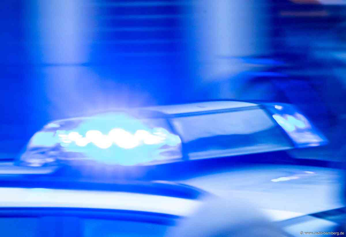 22-Jährige rammt Polizeiauto – zwei Verletzte
