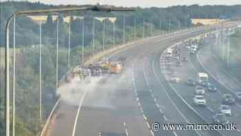 'Large' field fire next to M1 in Nottinghamshire halts traffic as people told to plan ahead