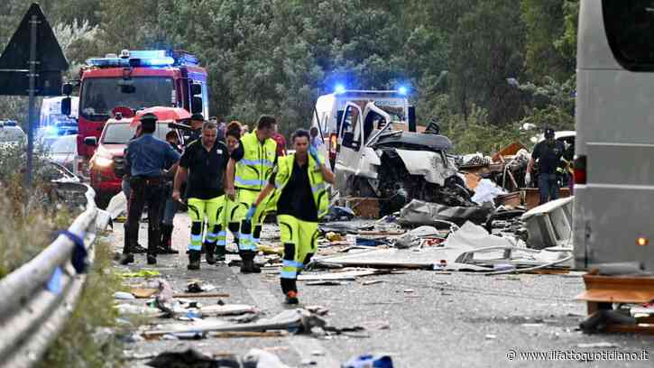 Frontale camper-pullman sulla statale tra Terni e Rieti: sei morti e trenta feriti. La governatrice umbra: “Scenario di guerra”