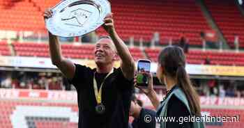 Populaire AZ-coach Leeroy Echteld doet wat Louis van Gaal, Arne Slot of Co Adriaanse nooit lukte