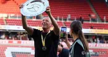 Populaire AZ-coach Leeroy Echteld doet wat Louis van Gaal, Arne Slot of Co Adriaanse nooit lukte