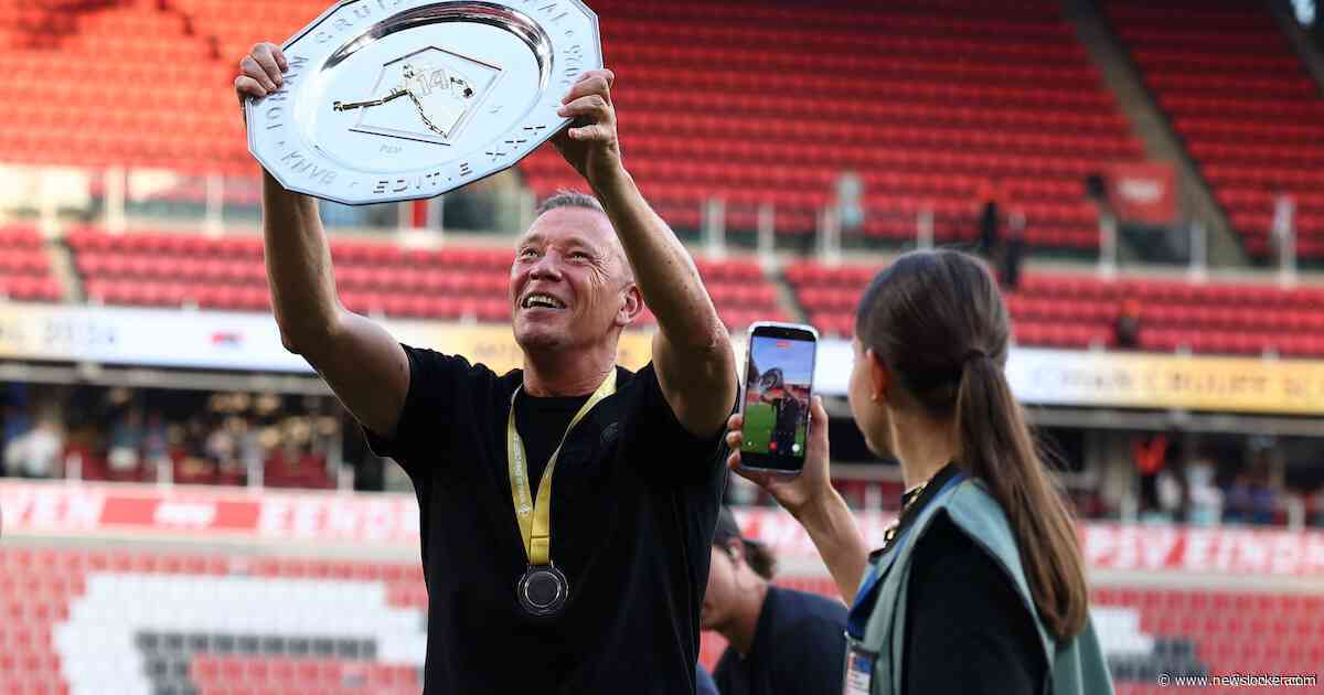 Populaire AZ-coach Leeroy Echteld doet wat Louis van Gaal, Arne Slot of Co Adriaanse nooit lukte