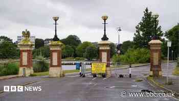 Call to reopen park entrance to motorists rejected