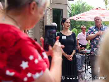Residents gather in Perrysburg yard to pay tribute to veterans
