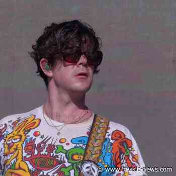 Sacked Modest Mouse guitarist explains away 'inappropriate messages'