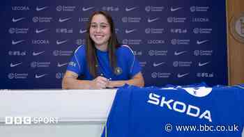 Chelsea sign Italy's Dragoni from Barcelona