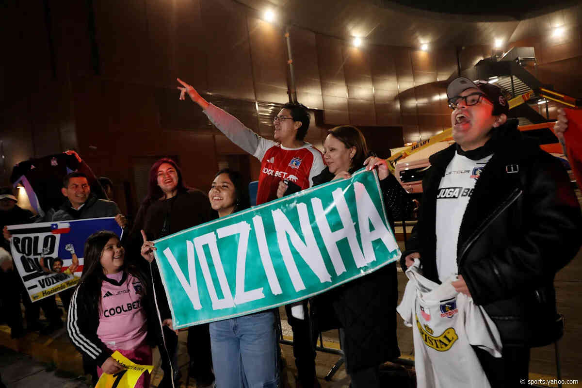 🥳 He’s in Chile! World Cup goalkeeper sparks frenzy on arrival