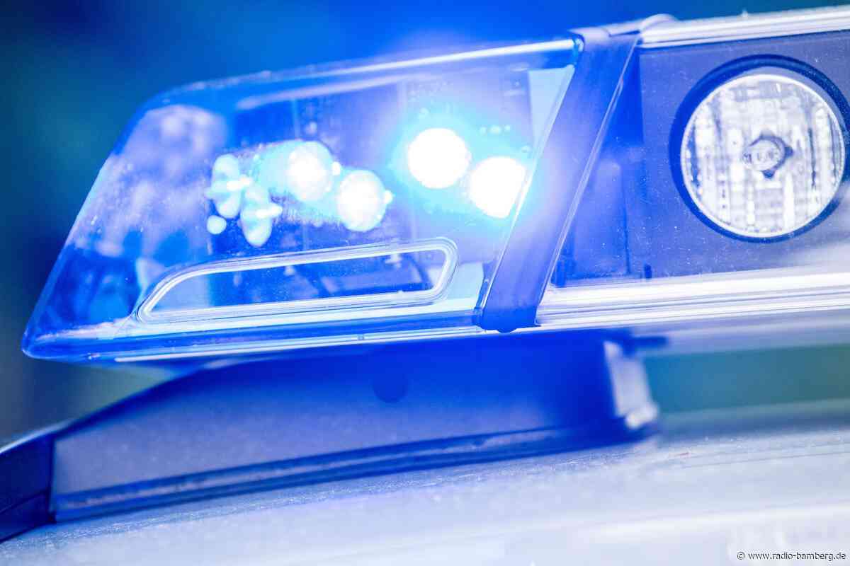 Kleintransporter kippt auf Autobahn um – Fünf Verletzte