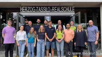 Tag des Handwerks: 130 Schüler flechten Haare, schmirgeln Brillen und bauen Handyhalterungen