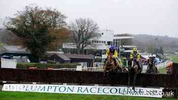 Racecourse padel court plans set for approval