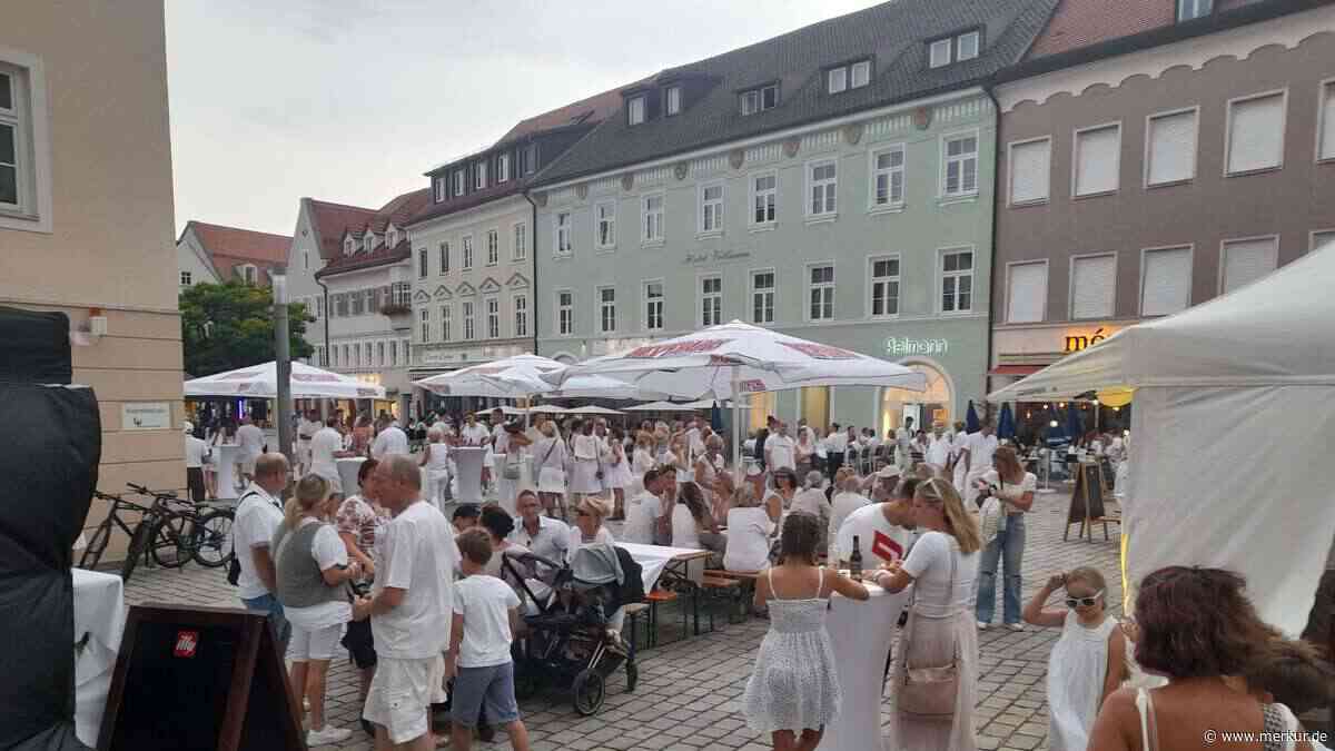 Weiße Nacht: Hunderte tanzen bis nach 23 Uhr auf dem Marienplatz