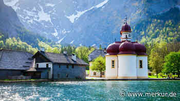Biergarten mit Seepanorama: St. Bartholomä auf der Halbinsel am Königssee