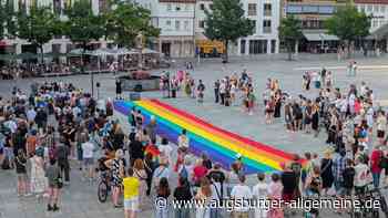 300 Menschen bei Mahnwache am Ulmer Münster nach Anschlag beim Berliner CSD