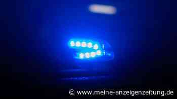 Motorradfahrer wird bei Sturz ins Feld geschleudert – schwer verletzt