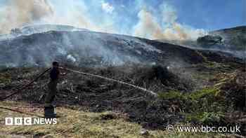 Emergency response to moorland fire scaled back