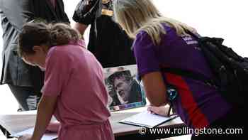 Fans Pay Tribute to Glen Hansard at Public Wake in Dublin
