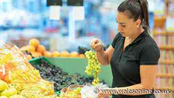 Always pick the 'crispest' and juiciest grapes in supermarket by looking for 1 sign