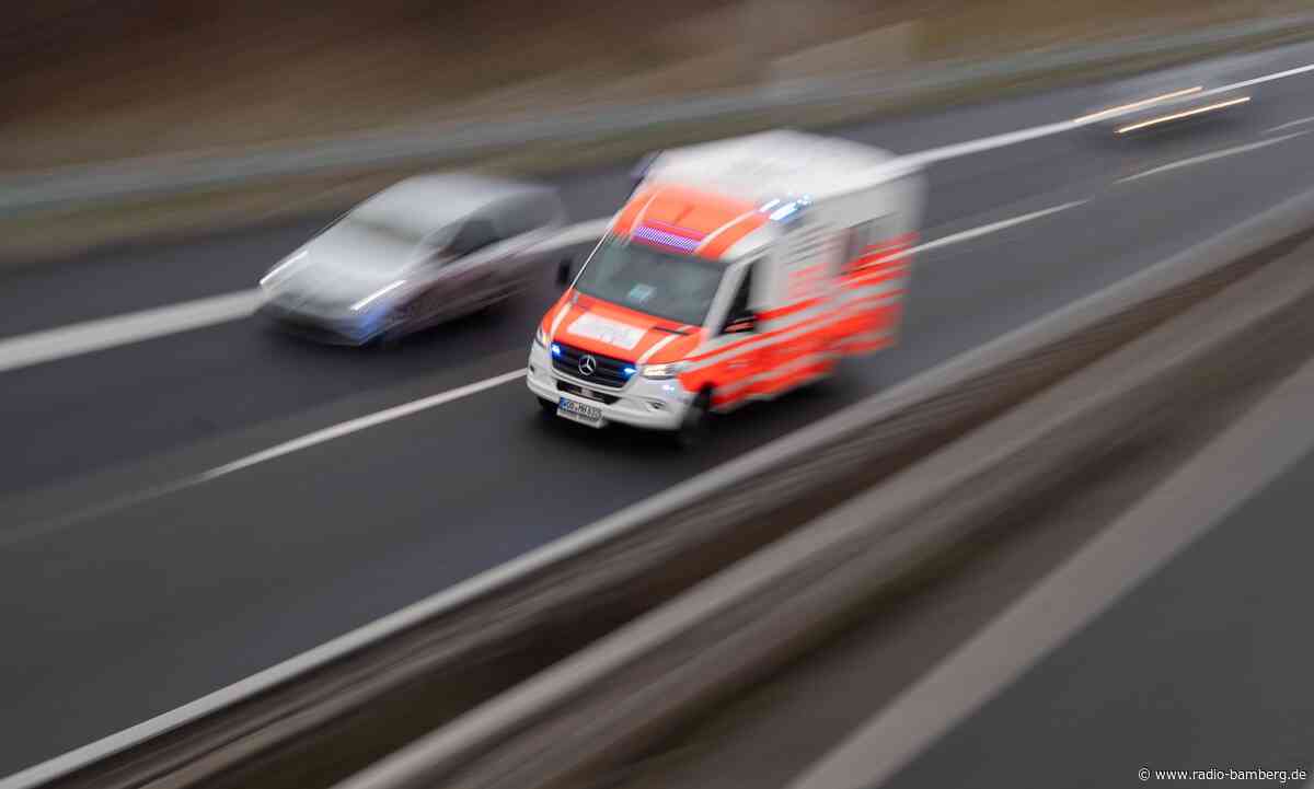 Schwerer Lkw-Unfall auf der A9 – Fahrer in Lebensgefahr