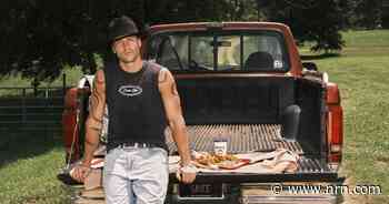 Zaxbys teams up with reality TV star Rob Rausch to promote new sauce