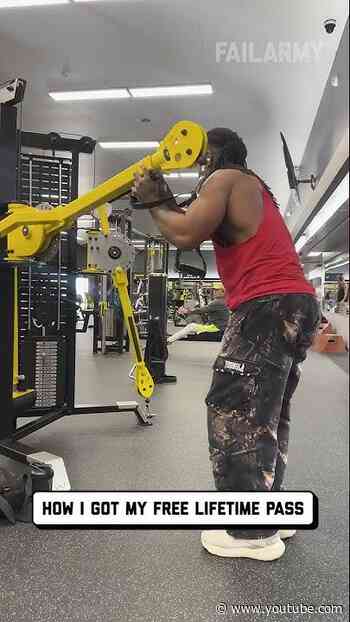 Somebody come get him #gymfail #fitspo #workout #exercise #fail