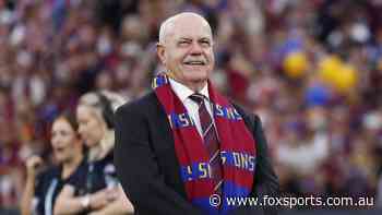 Bombers slammed by club great for ‘dobbing’ on Leigh Matthews over scathing review