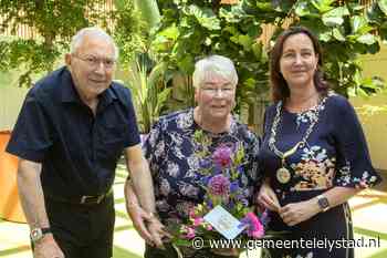 Burgemeester bezoekt jubilerend echtpaar Schrijver