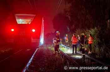 FW-DO: Unwetterschaden in Dortmund: Zug kollidiert mit Baum - 52 Passagiere evakuiert
