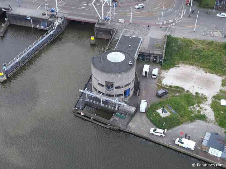 Delfland sluit sluizen en verbiedt onttrekken van oppervlaktewater