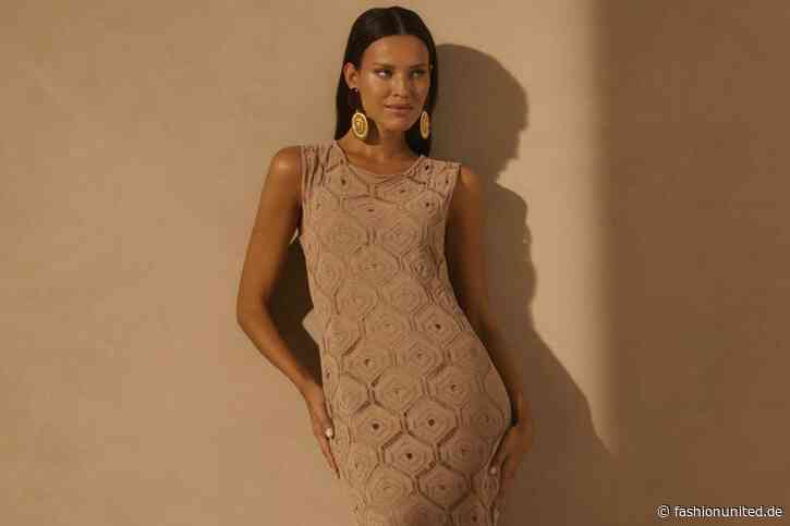 Aus eigener Fertigung: Marc Cains Strickkleid trägt Label ‘Knitted in Germany’