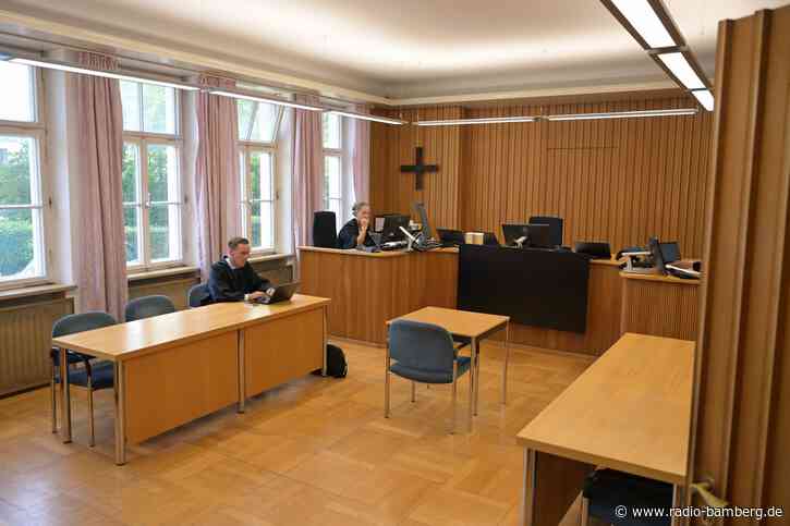 Bürgermeister spioniert Sekretärin aus – 7.200 Euro Strafe