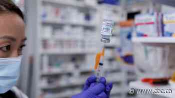Pharmacists preparing to give out free COVID shots to high-risk Albertans again this fall