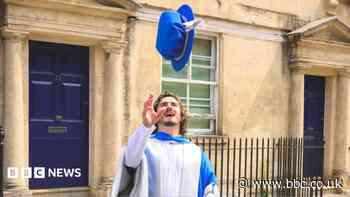 Former addict gets doctorate for homeless haircuts