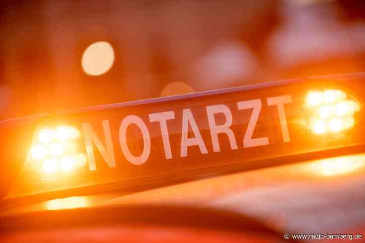 Frau überrollt mit Auto Ehemann beim Ausparken