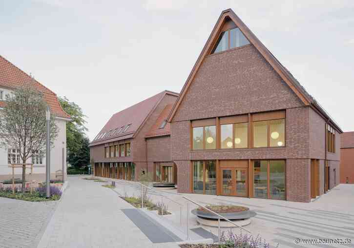 Begegnung zwischen Stadt und Kirche - Gemeindezentrum in Lohne von kbg architekten