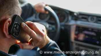Als Büsche getarnt: Polizisten erwischen 74 Handy-Sünder am Steuer in nur sechs Stunden