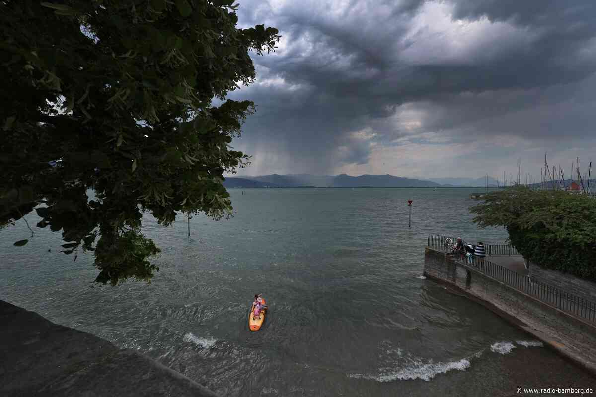 Sieben Menschen von sinkendem Floß auf dem Bodensee gerettet
